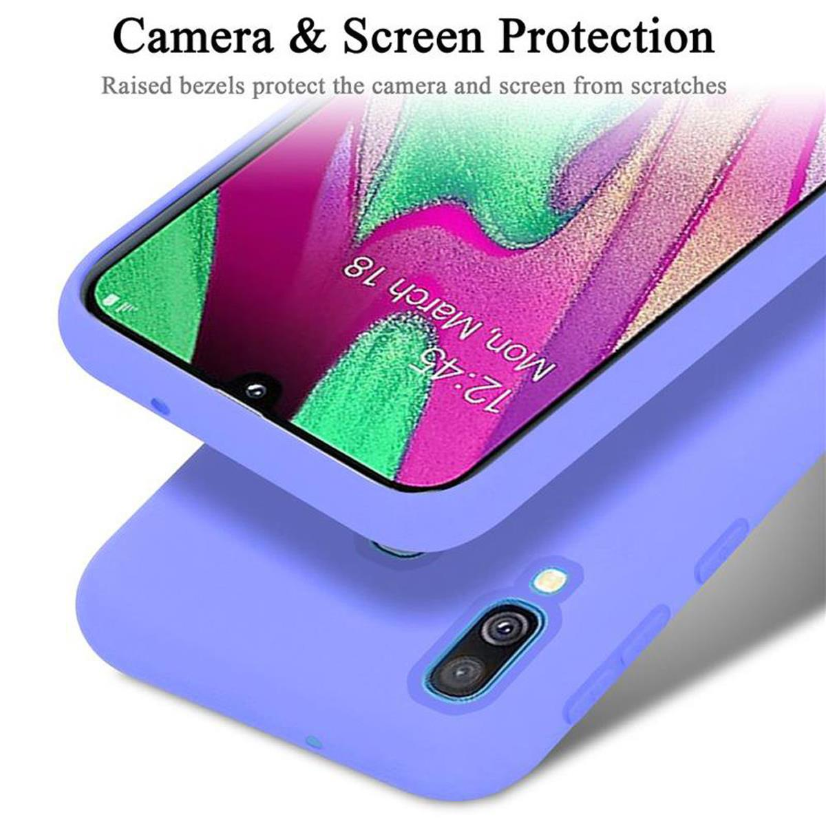 Una custodia con un telefono viola, che mostra la fotocamera e lo schermo, per la protezione.