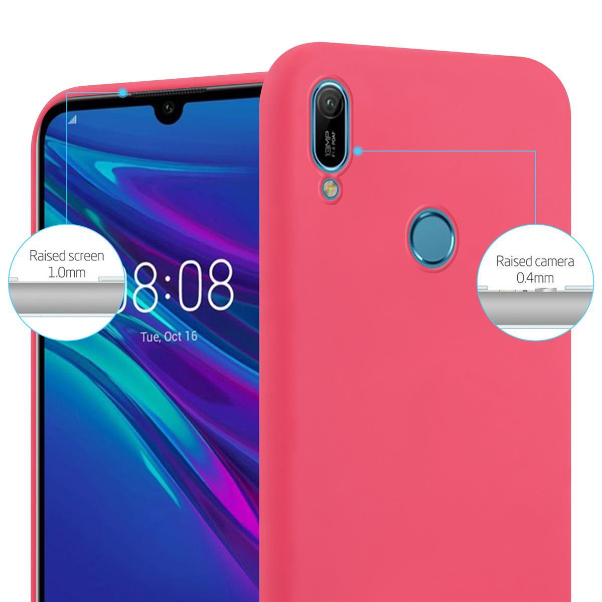 Una custodia per telefono rosa è mostrata da vicino. Lo schermo mostra la data e l'ora.