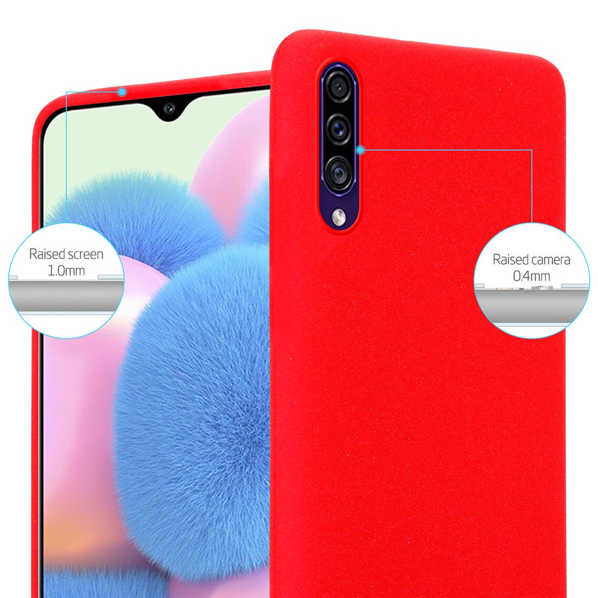 Custodia per telefono rossa con telefono, protezioni schermo e fotocamera rialzate.