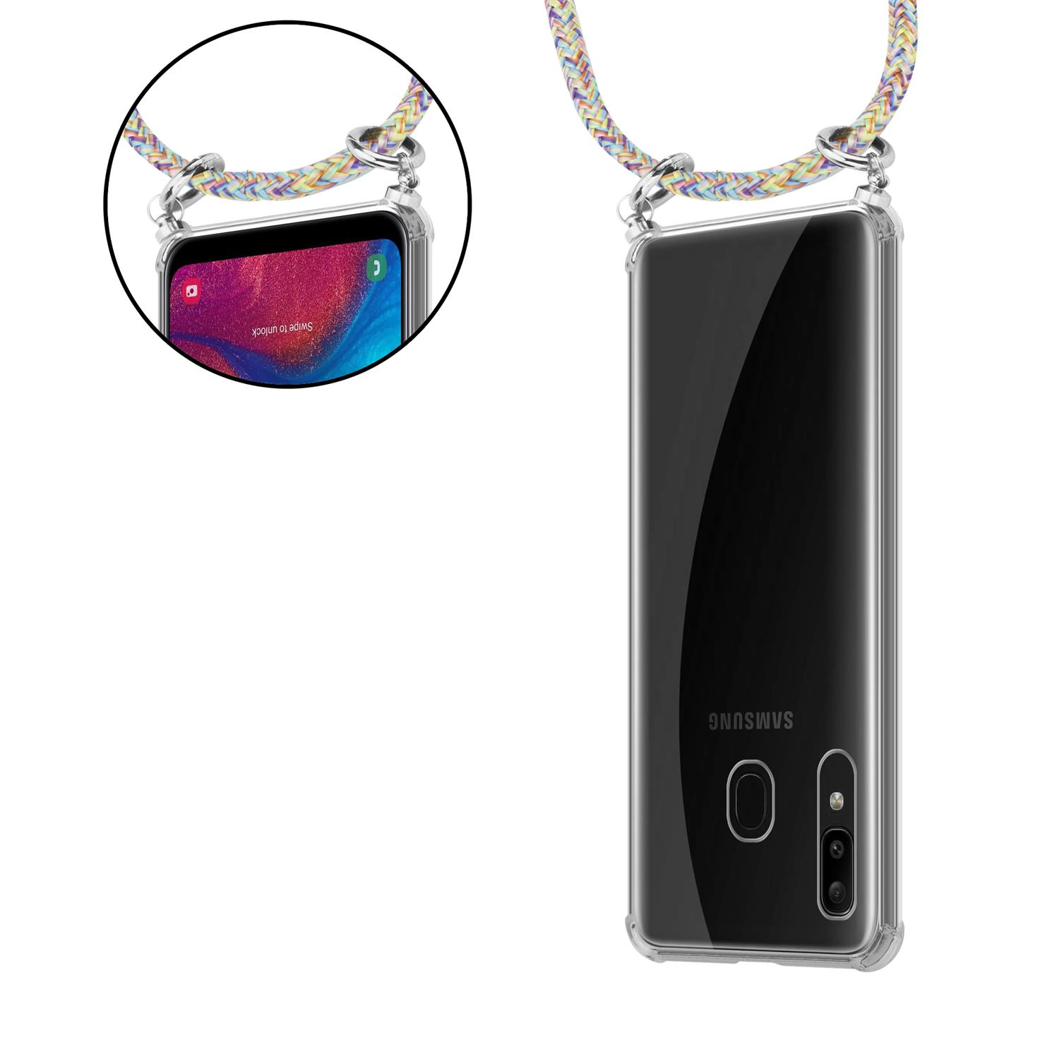 Un telefono in una custodia trasparente con un cinturino multicolore.