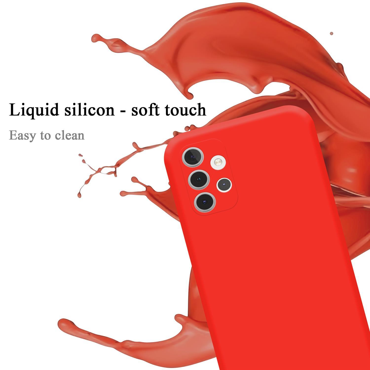 Custodia rossa con telefono. Testo: Silicone liquido - tocco morbido. Sfondo bianco.