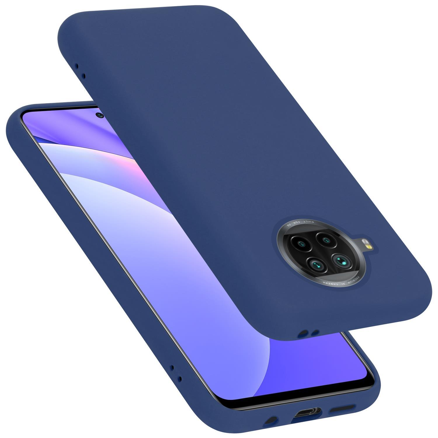 Eine blaue Handyhülle. Die Kamera ist auf der Rückseite sichtbar. Die Hülle ist offen.