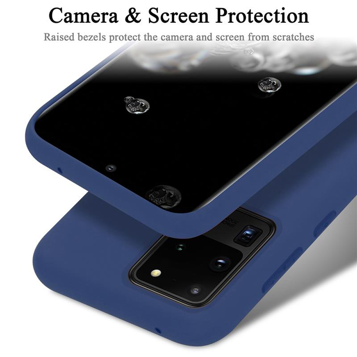 Nahaufnahme einer blauen Handyhülle mit schwarzem Bildschirm und Kameradetail; Wassertropfen sichtbar.