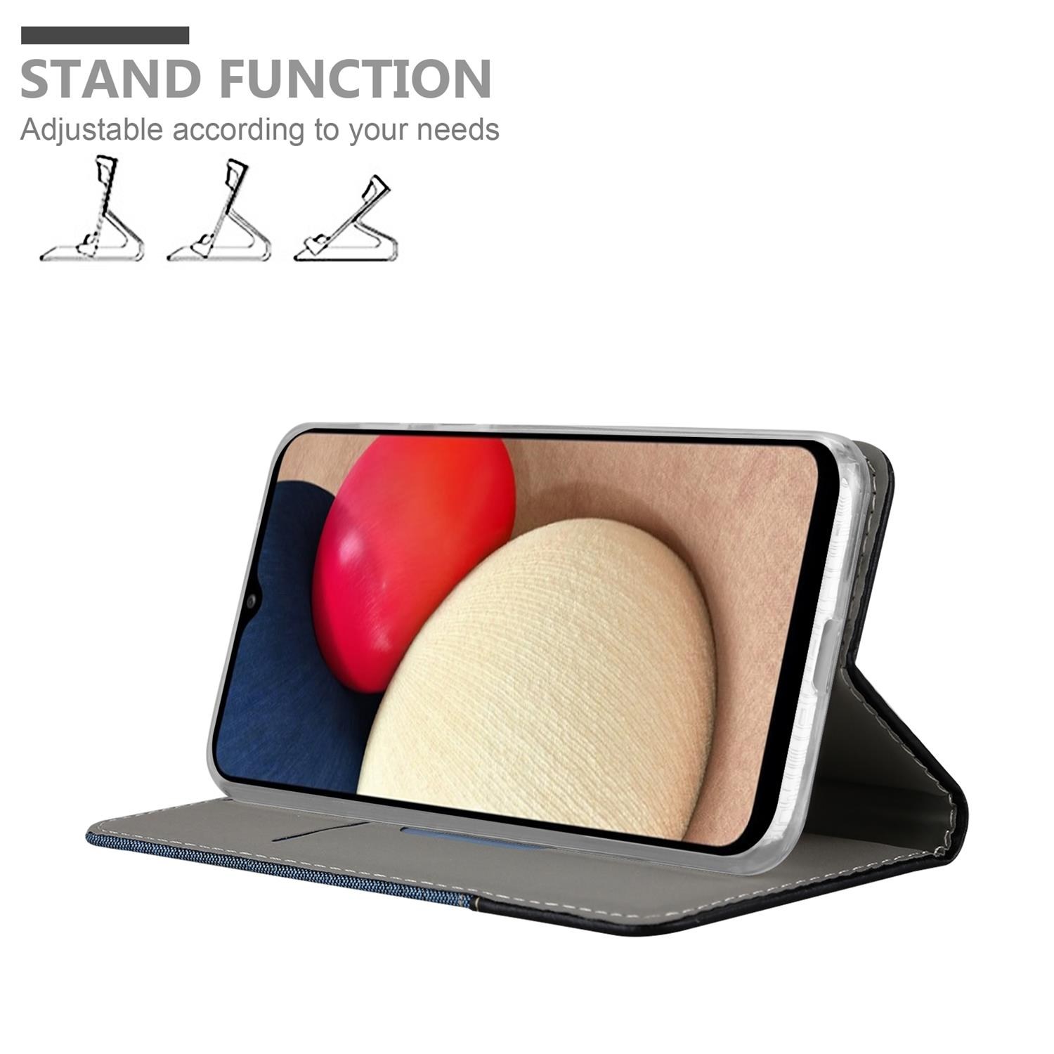 Eine Handyhülle mit Standfunktion ist geöffnet und zeigt einen Telefonbildschirm mit einem rot-beigen Bild.