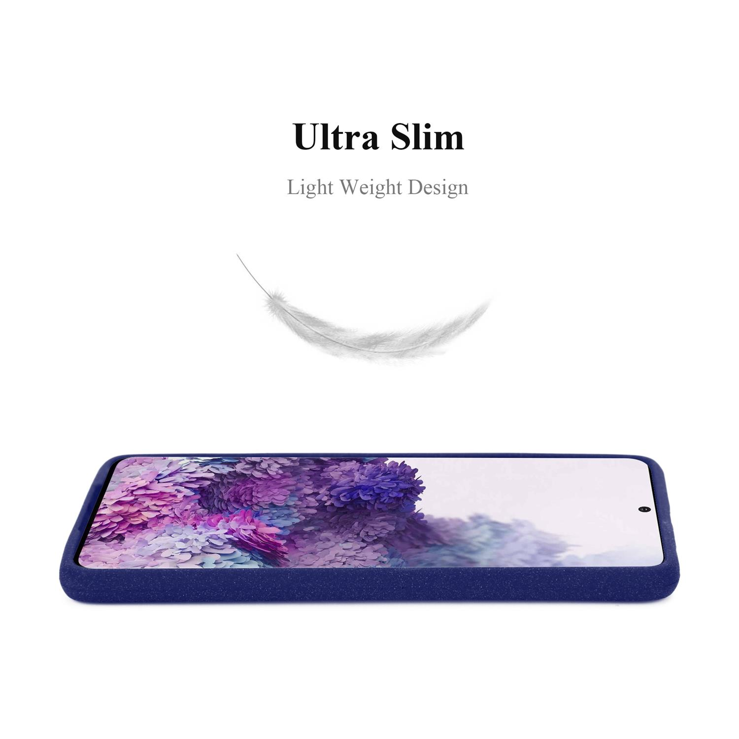 Una custodia per telefono blu ultrasottile con un telefono all'interno. Una piuma fluttua sopra.