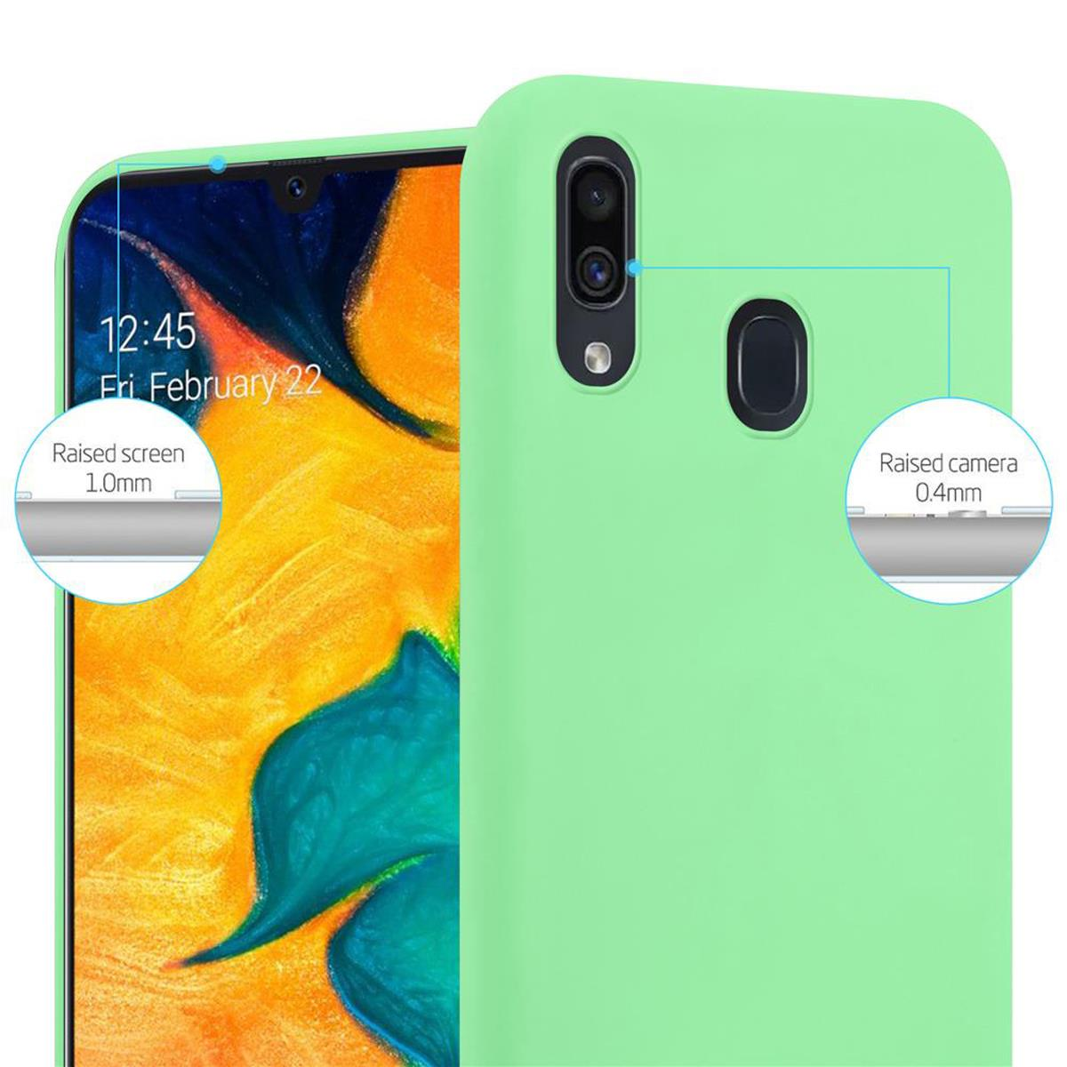 Custodia verde per telefono. Mostra i dettagli dello schermo e della fotocamera. Schermo e fotocamera rialzati.