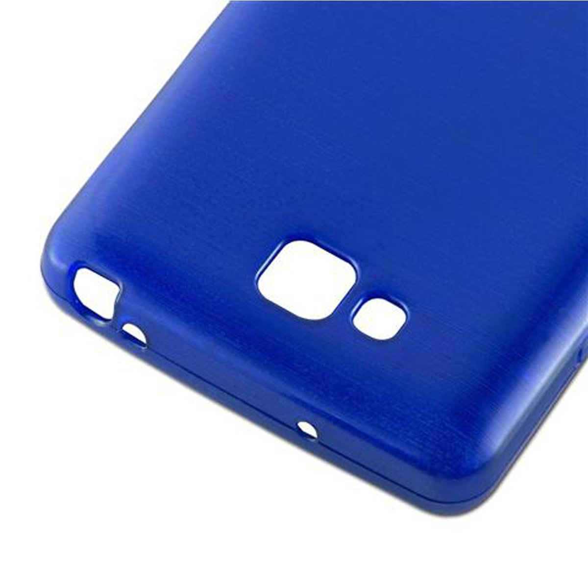 Primer plano de una funda de teléfono azul con recortes para la cámara y los puertos.