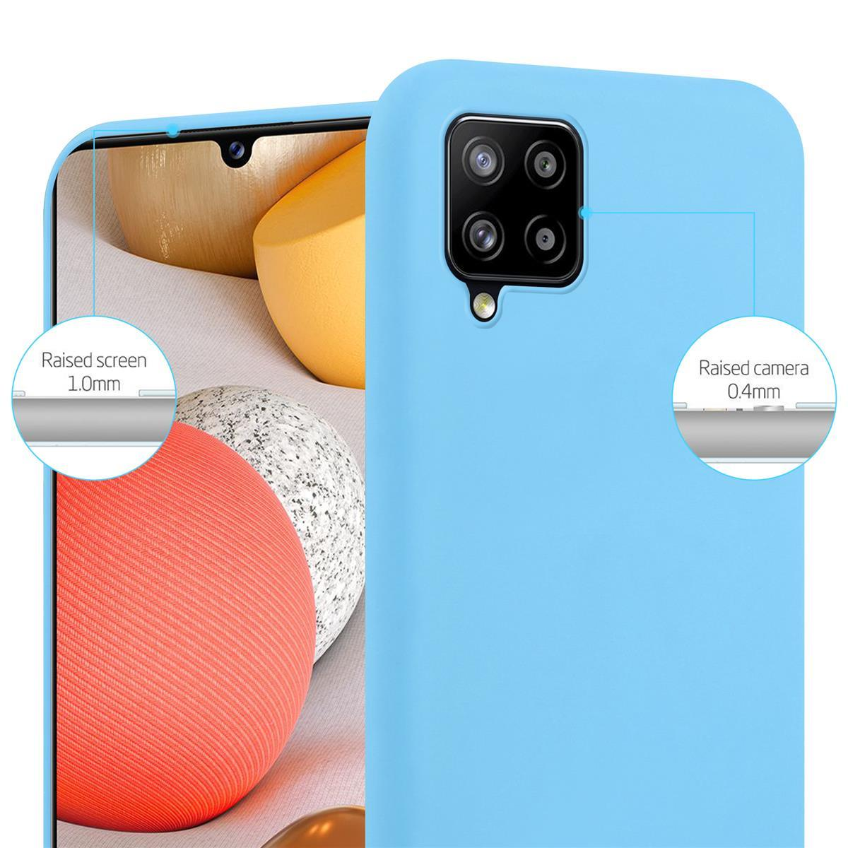 Custodia blu con telefono. Il testo indica protezione schermo e fotocamera rialzate.