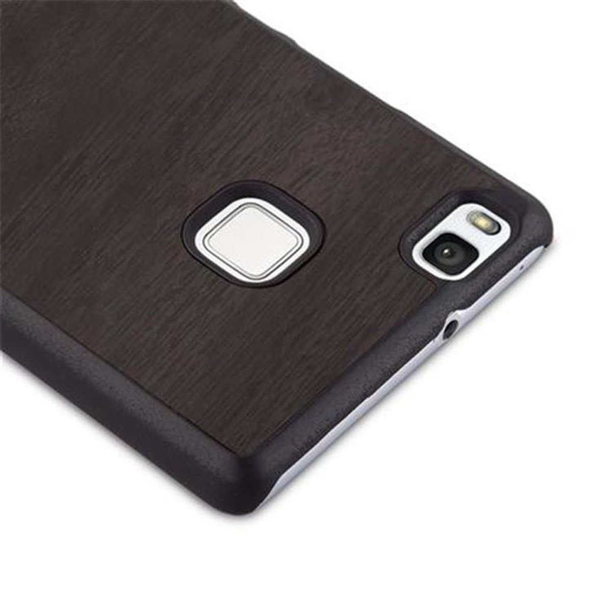 Primo piano di una custodia per telefono con una texture simile al legno, che mostra una fotocamera e un sensore di impronte digitali.