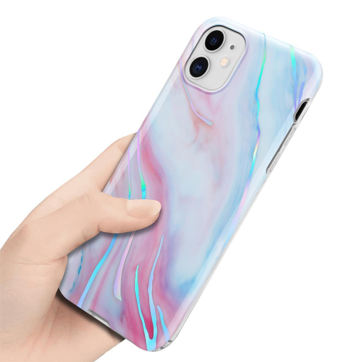 Una custodia per telefono con un motivo marmorizzato. La custodia è tenuta in mano. I colori del marmo sono blu e rosa.