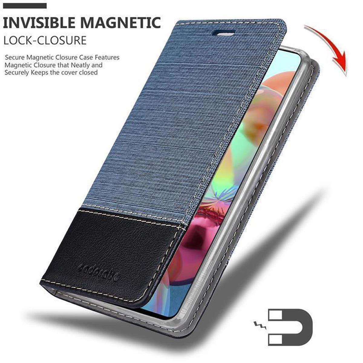 Custodia per telefono con un design in denim. La custodia è aperta, rivelando lo schermo del telefono.