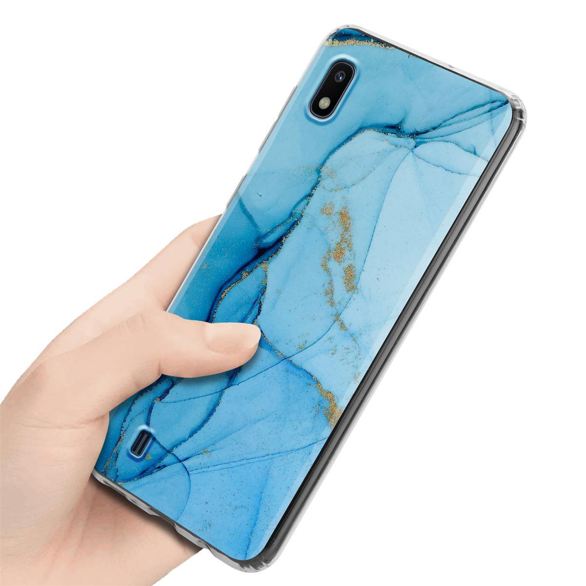 Una mano che tiene una custodia per telefono con motivo marmorizzato blu.