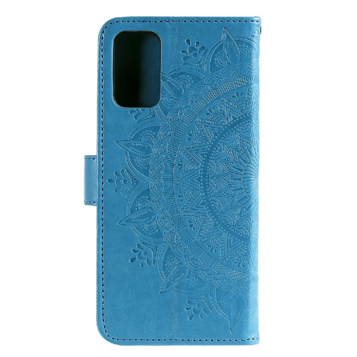 Blaue Handyhülle mit geprägtem Mandala-Design. Sie hat einen Magnetverschluss.