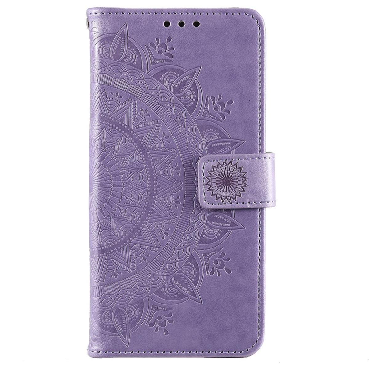 Lila Handyhülle, geschlossen. Geprägtes Mandala-Design. Die Hülle befindet sich auf weißem Hintergrund.
