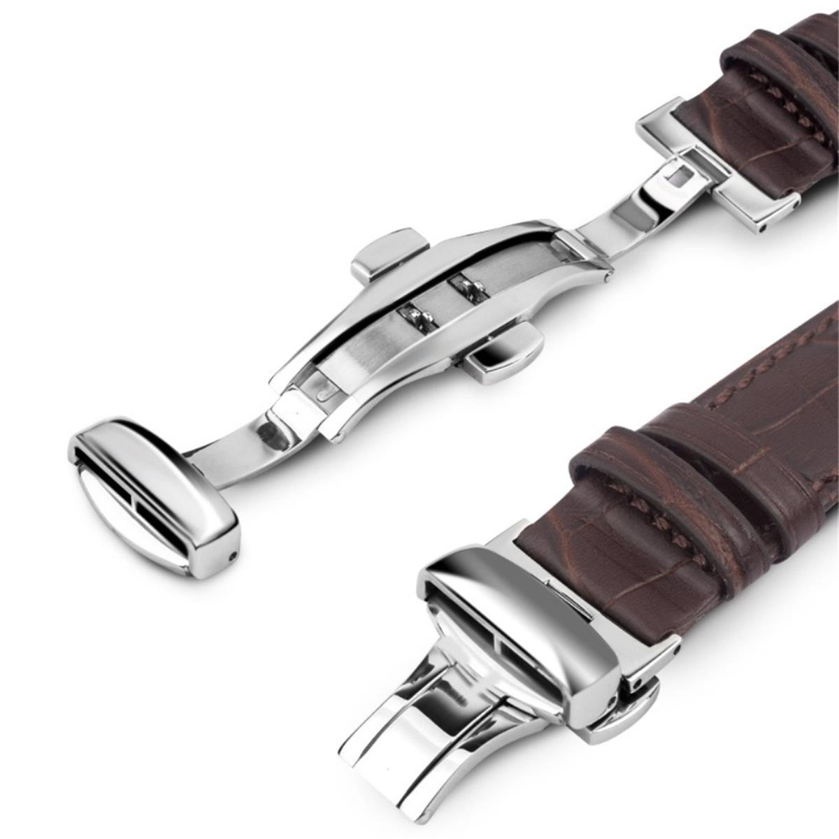 Nahaufnahme einer Uhrenschließe, Edelstahl mit braunem Lederarmband, freigestellt auf Weiß.