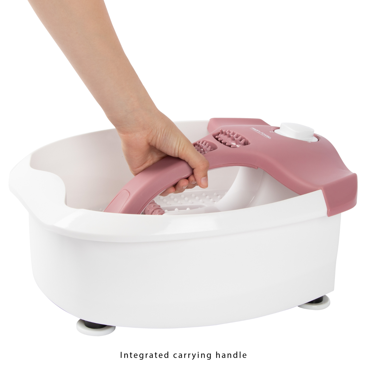 Ręka trzymająca różowe urządzenie do kąpieli stóp w białej wannie z czarnymi nóżkami.