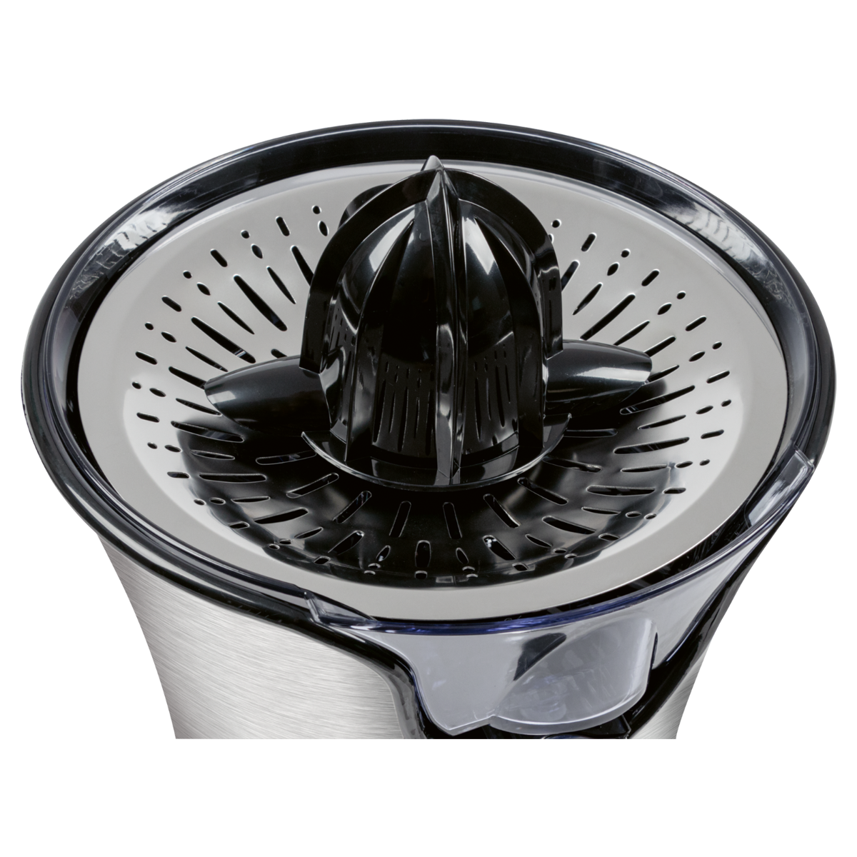 Zbliżenie wyciskarki do soku. Ma czarny rozdrabniacz, srebrne sitko i przezroczysty pojemnik.