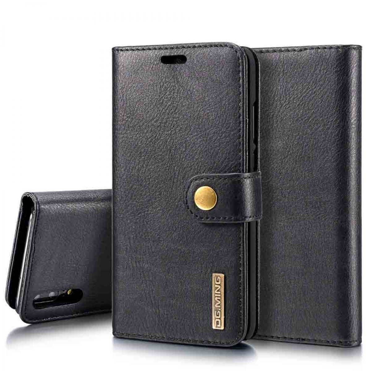 Schwarze Handyhülle mit Knopf und goldenem Logo, bedeckt ein Telefon.