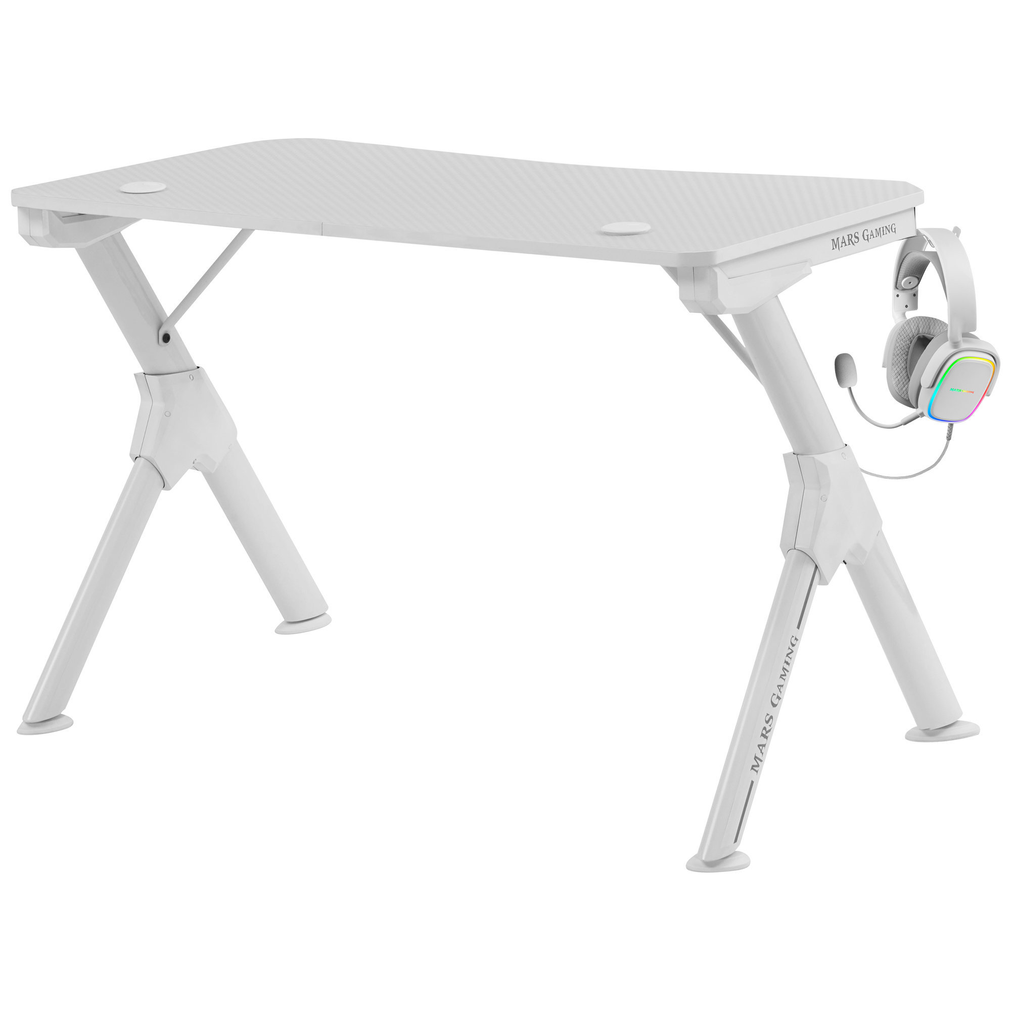 Escritorio de juego blanco con auriculares al lado. Patas blancas y superficie blanca.