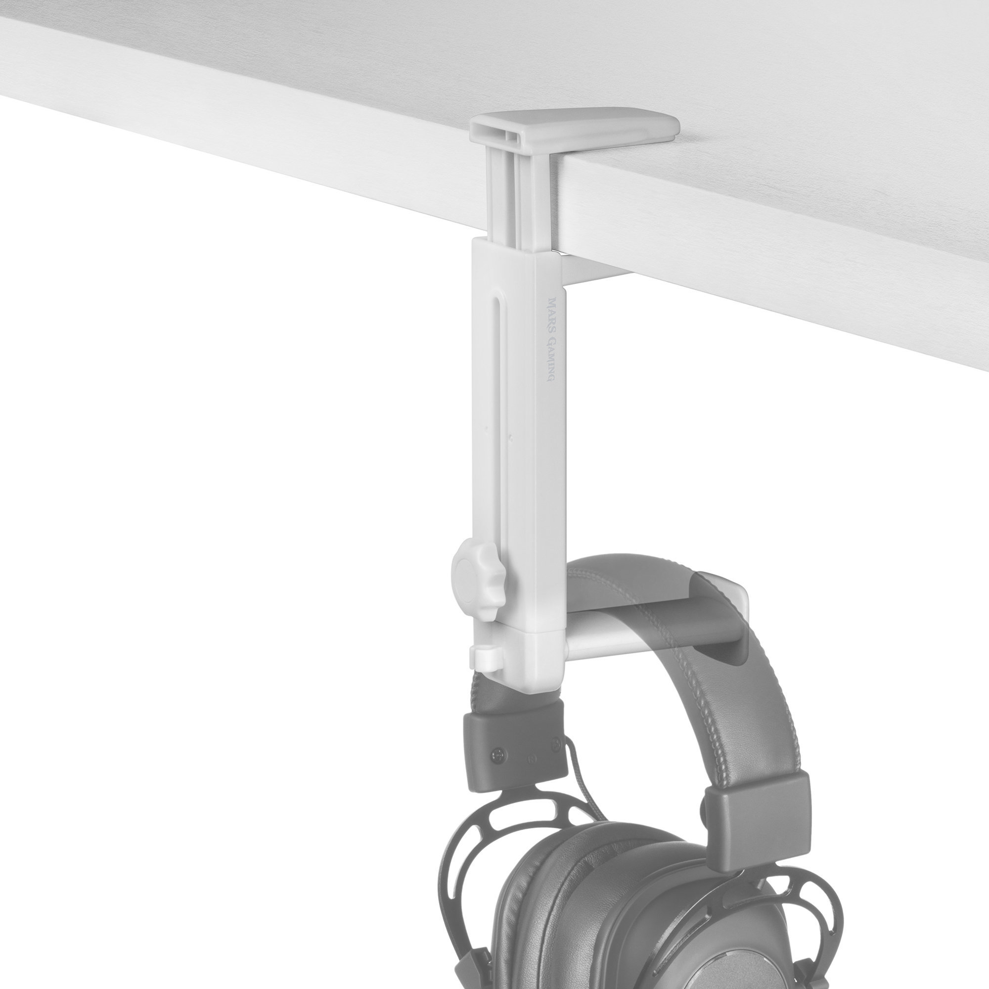 Soporte blanco para auriculares montado en un escritorio blanco.