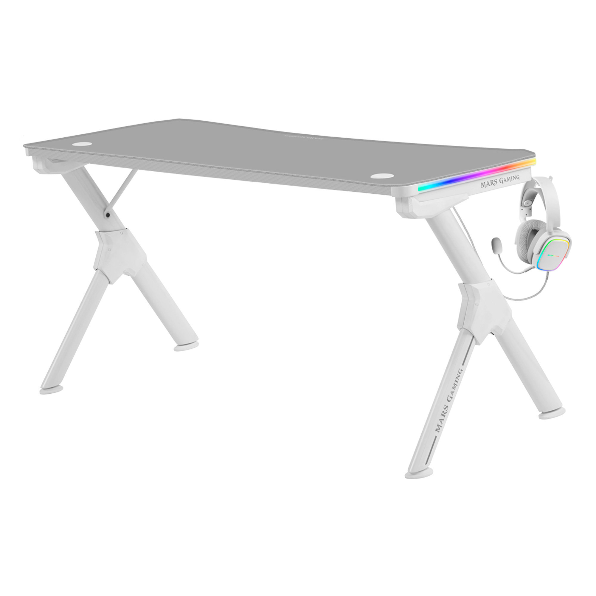 Un escritorio gaming blanco y gris con auriculares colgados. El escritorio tiene luces RGB.