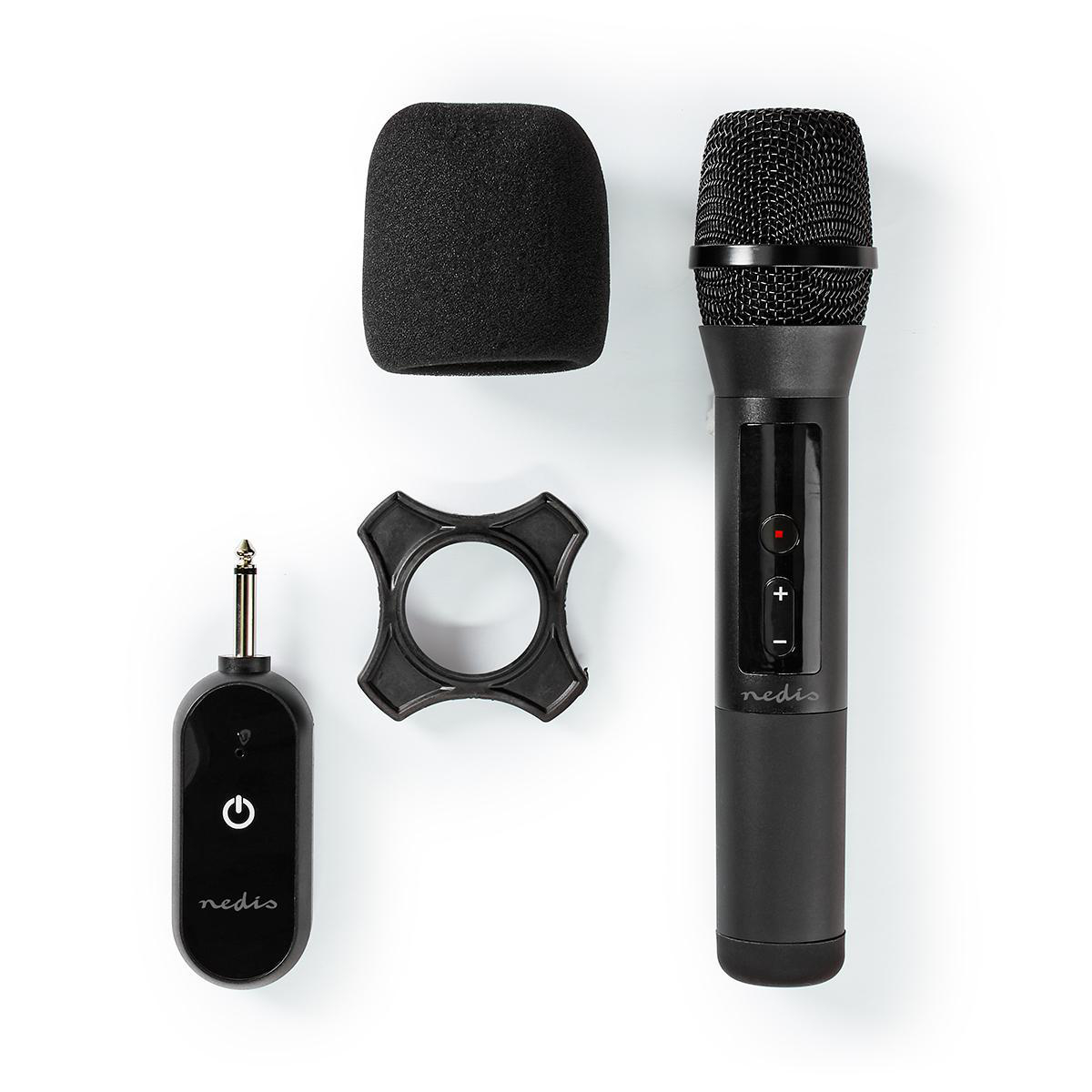 Zwarte microfoonset met accessoires op wit oppervlak.