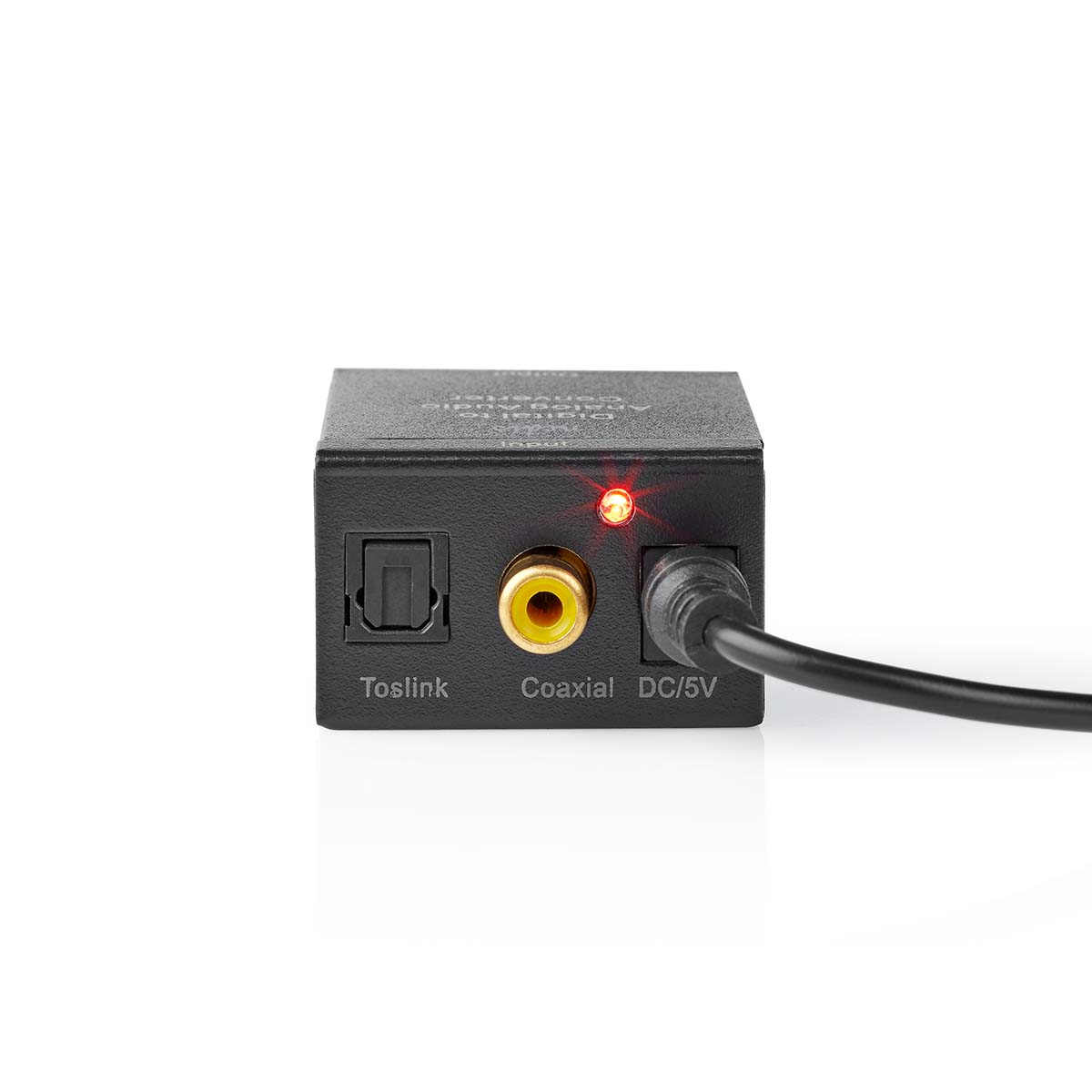 Schwarzer Digital-zu-Analog-Audio-Konverter. Mit Toslink, Koaxial- und DC/5V-Anschlüssen. Rote LED leuchtet.