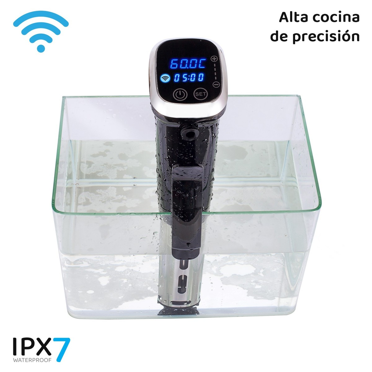 Circulador de inmersión sous vide en tanque de agua. Muestra temperatura y tiempo. Fondo blanco.