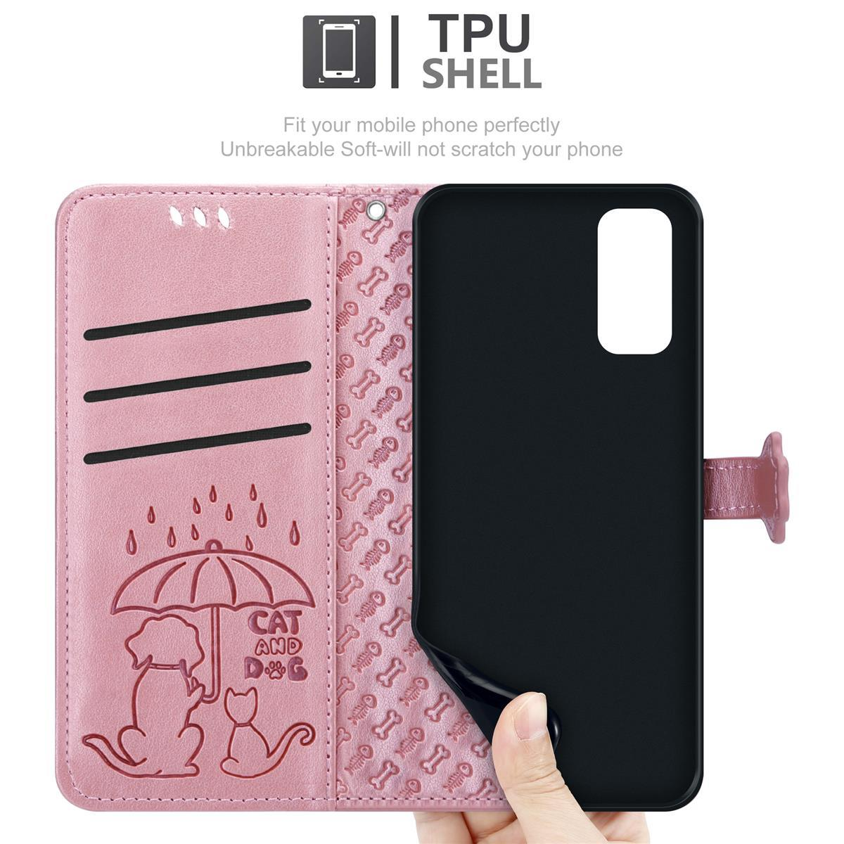 Custodia per telefono rosa con illustrazione di cane e gatto, aperta per mostrare il telefono, con fessure per portafoglio e una mano.