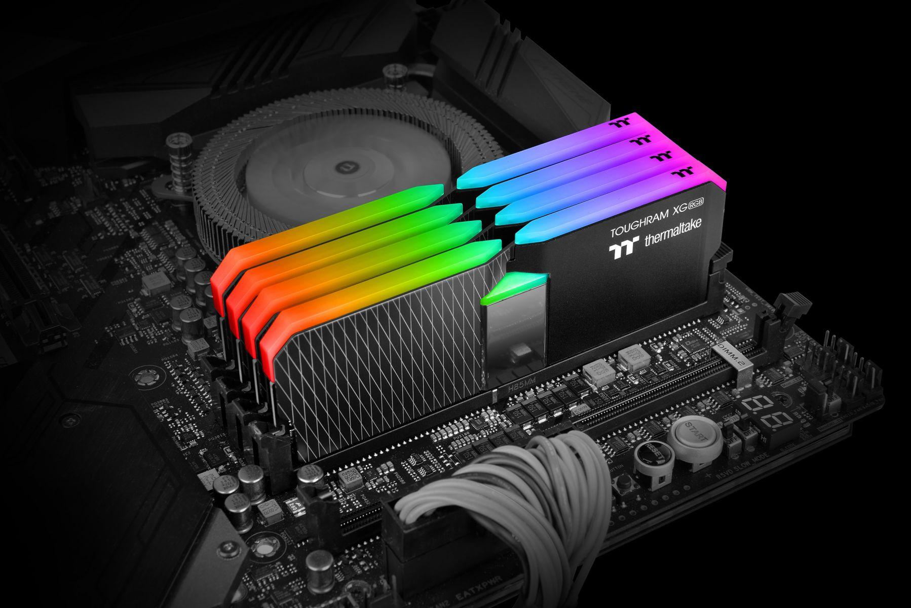 THERMALTAKE TOUGHRAM XG 16 GB RGB Arbeitsspeicher DDR4