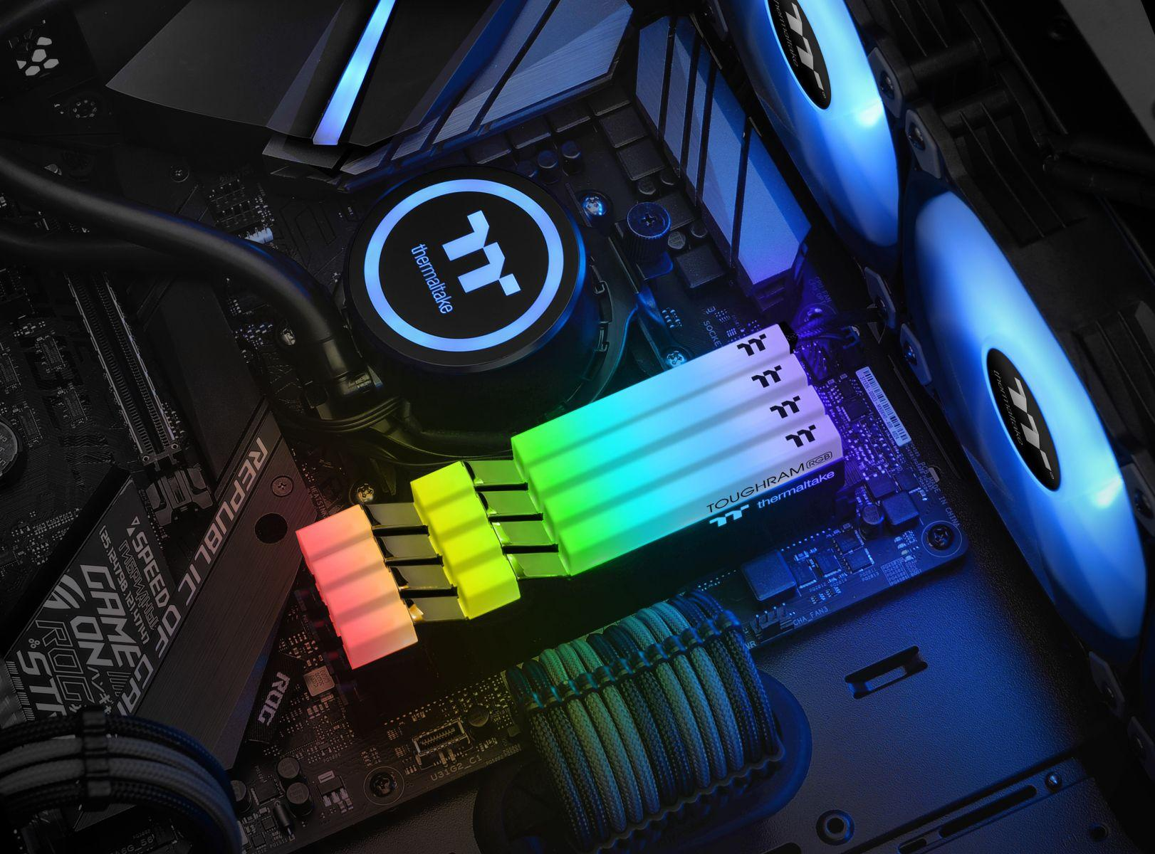 TOUGHRAM GB THERMALTAKE DDR4 Arbeitsspeicher RGB 32