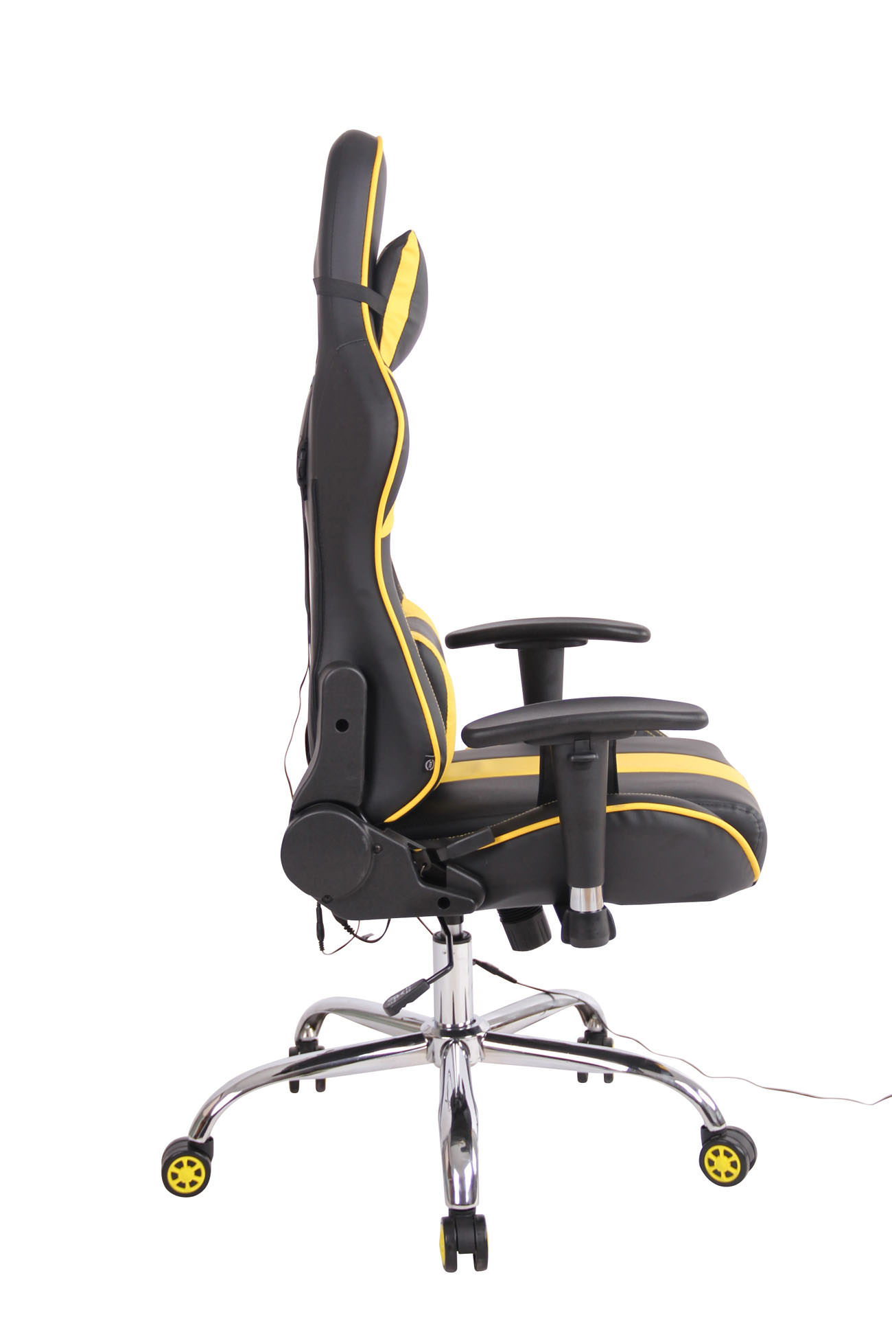 Gaming-Stuhl, schwarz mit gelben Akzenten, Seitenansicht. Chrombasis und Räder.