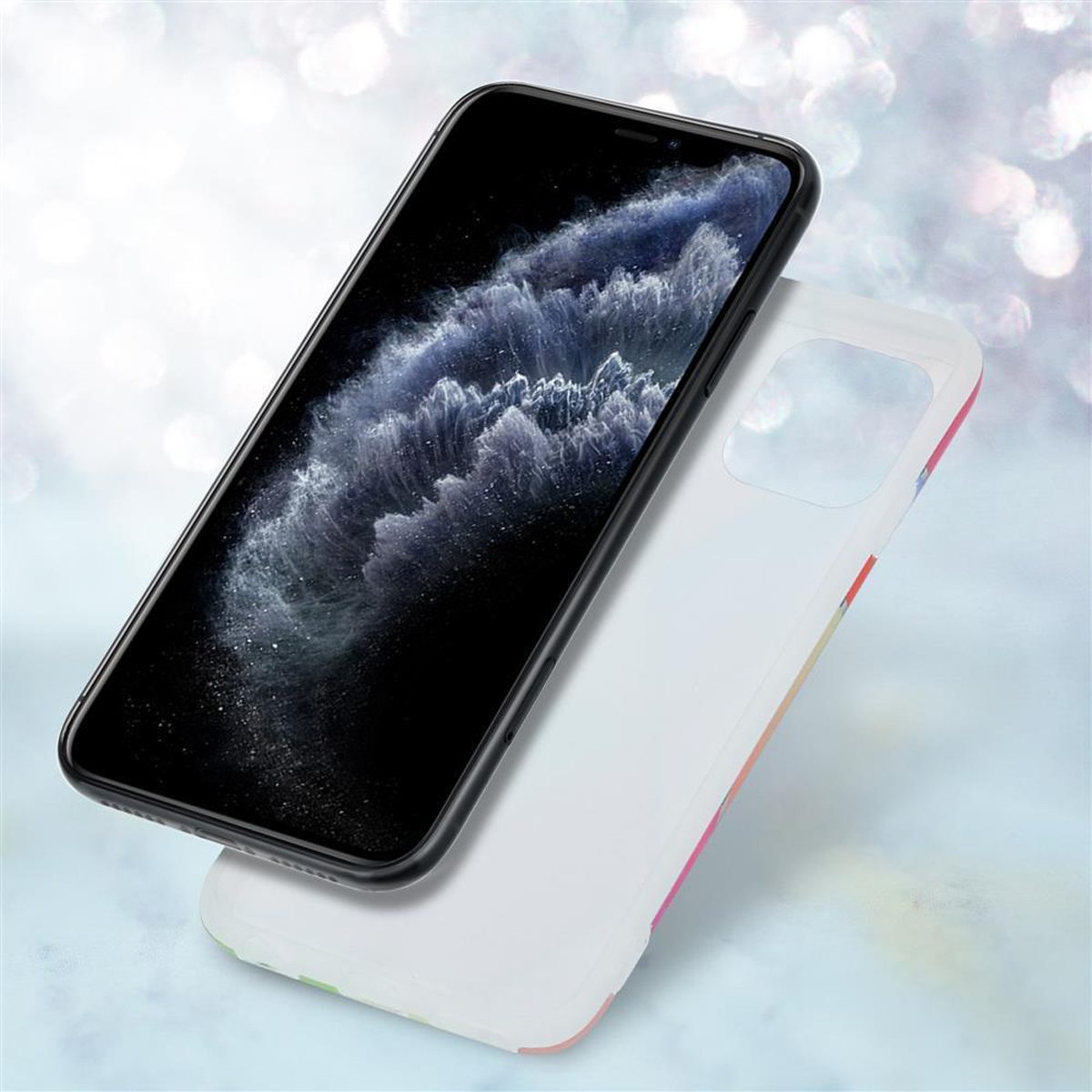 Smartphone con schermo nero in una custodia dal design colorato.