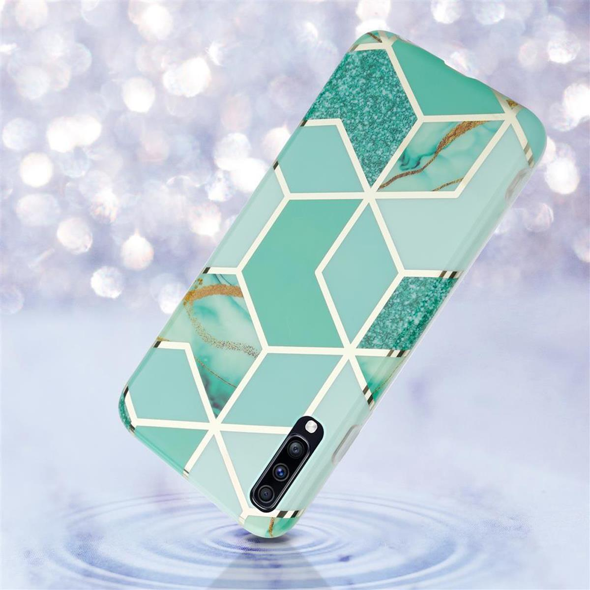 Custodia per telefono con design geometrico turchese e oro su sfondo sfocato.