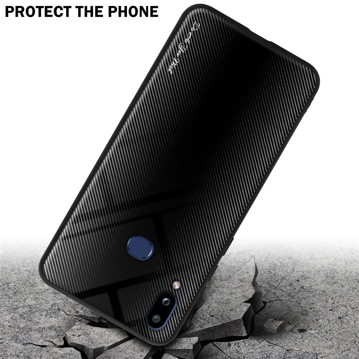 Schwarze Handyhülle mit glänzendem Muster. Rissiger Boden unten. Text: 'Protect the Phone'. Weißer Hintergrund.