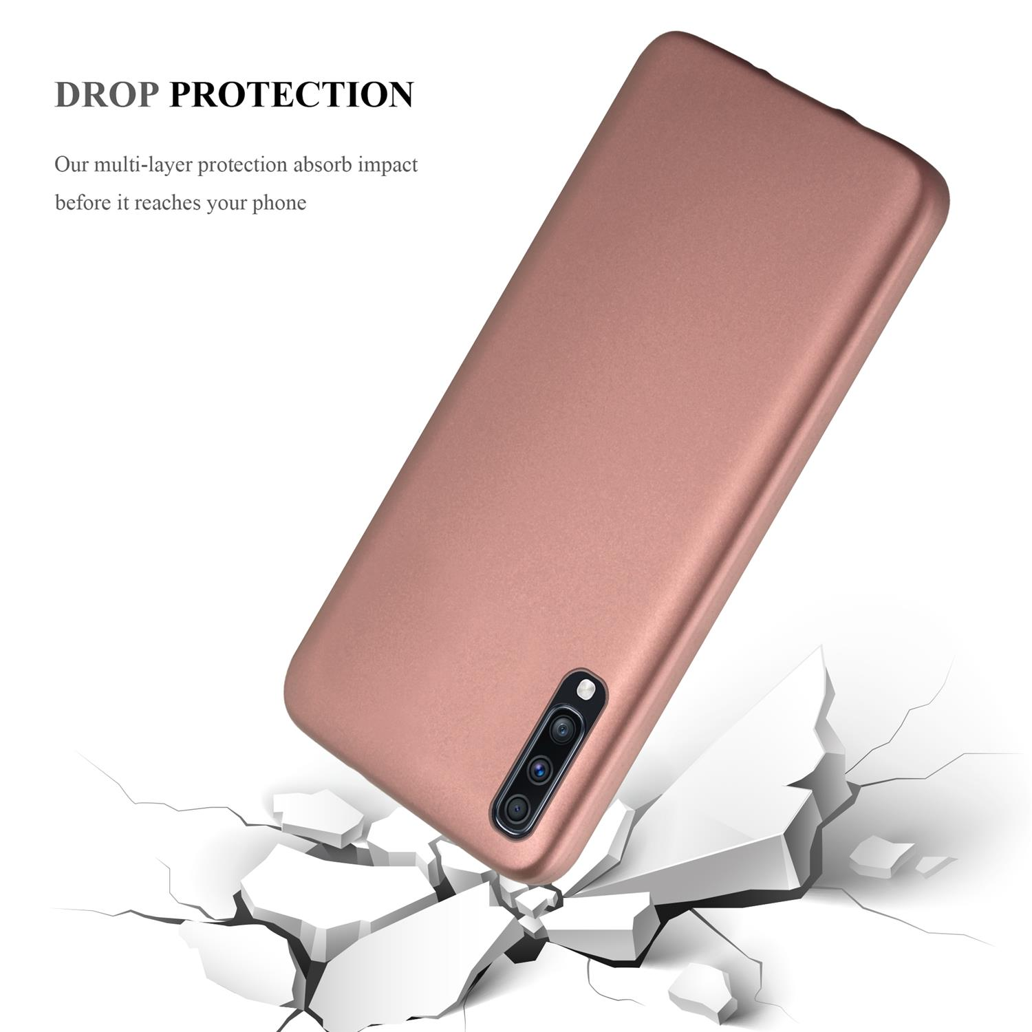 Una custodia per telefono color oro rosa è angolata su cemento rotto, con testo di protezione dalle cadute.