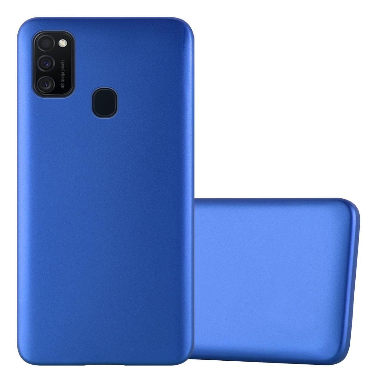 Funda de teléfono azul. La funda es azul sólido. El teléfono tiene una cámara de múltiples lentes.