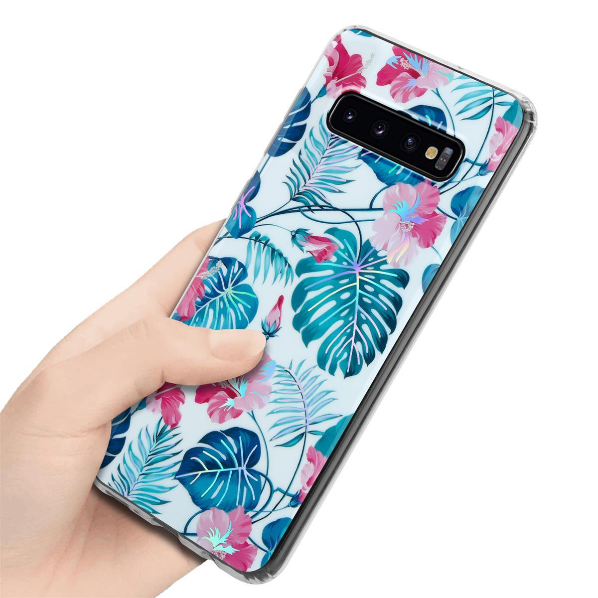 Mano che tiene un telefono con custodia floreale. Fiori rosa e blu. Sfondo sfocato.