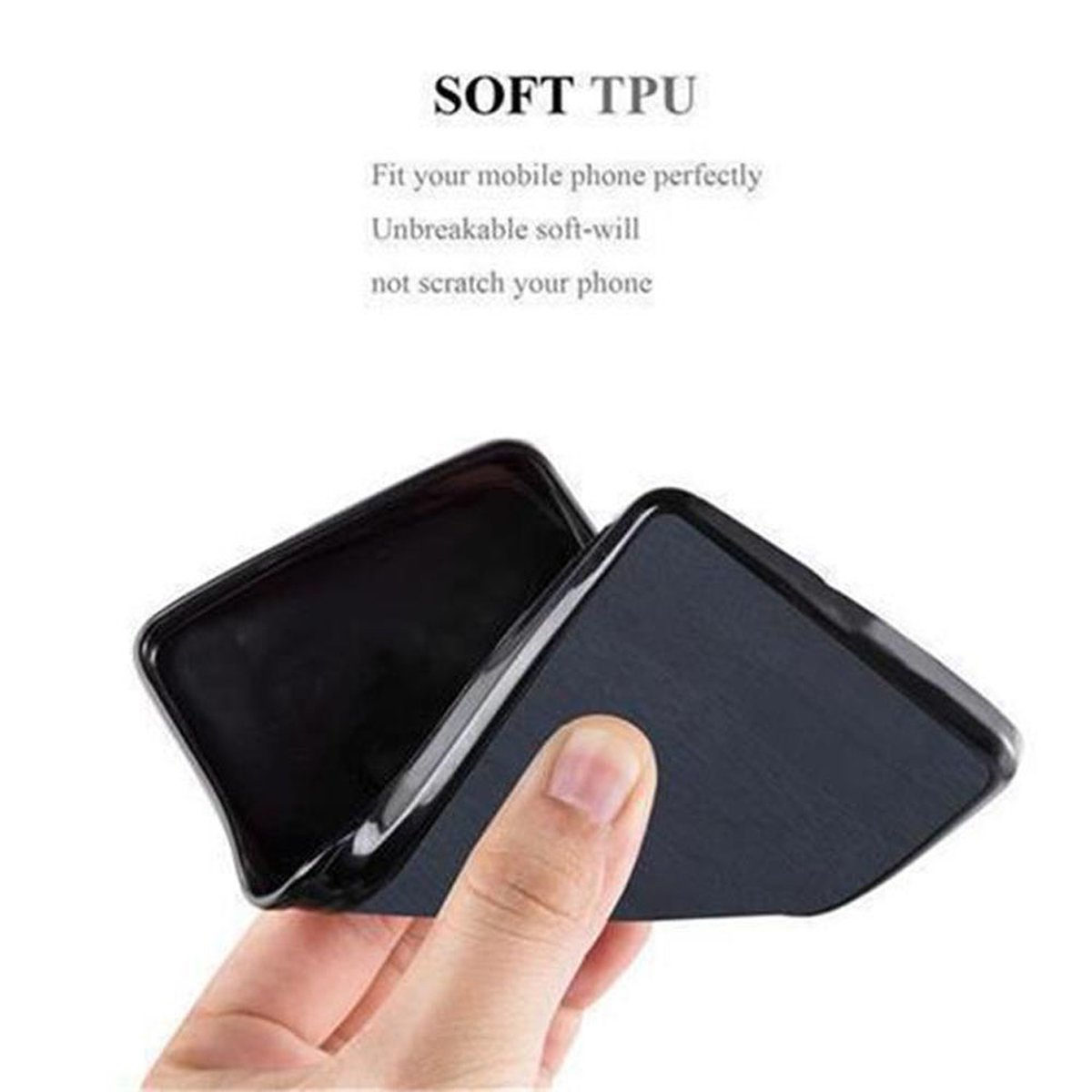 Mano che tiene una custodia nera. Il testo in alto dice "SOFT TPU".