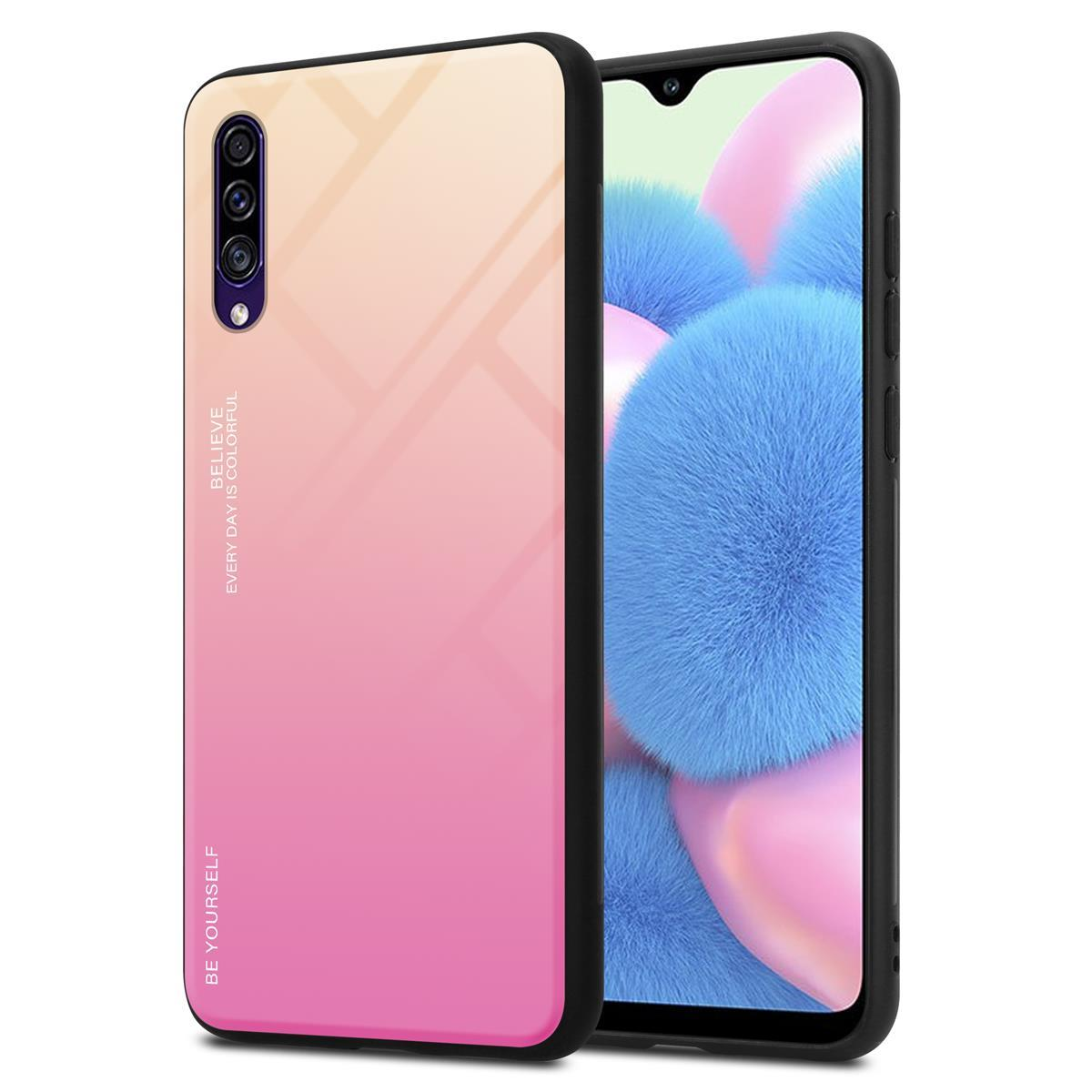 Custodia con sfumatura rosa e pesca con telefono. Il testo "BE YOURSELF" è visibile.