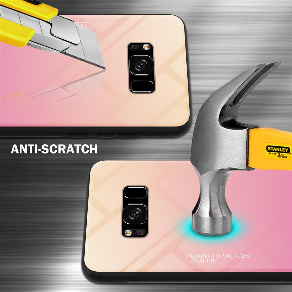 Telefono con retro sfumato rosa e giallo, testato con martello e coltello.