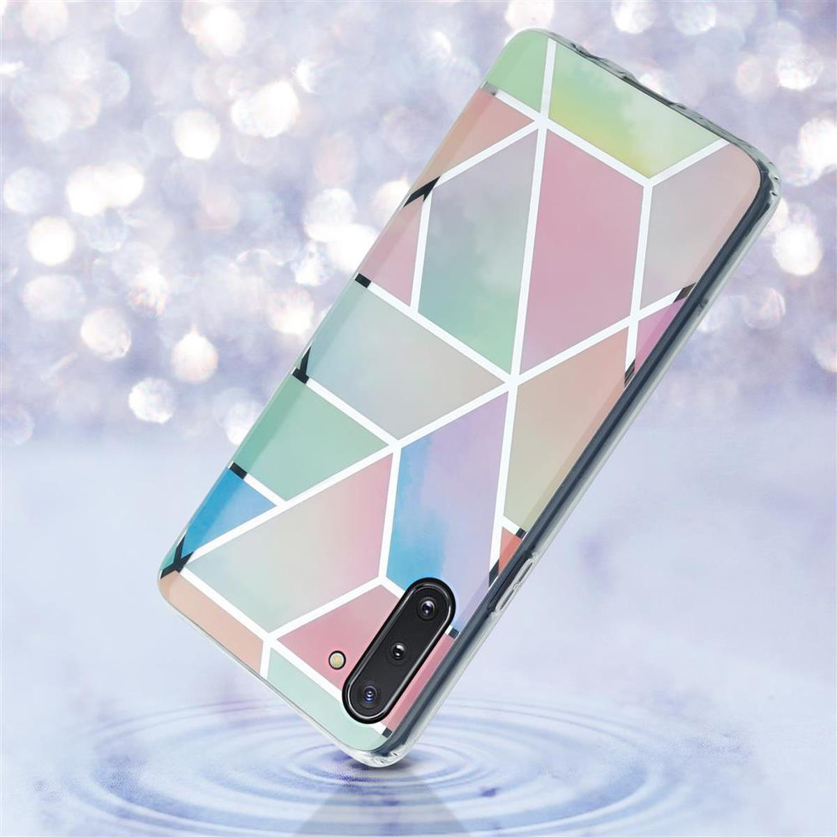 Handyhülle mit geometrischem Muster in mehreren Farben. Der Hintergrund hat einen wasserähnlichen Effekt.