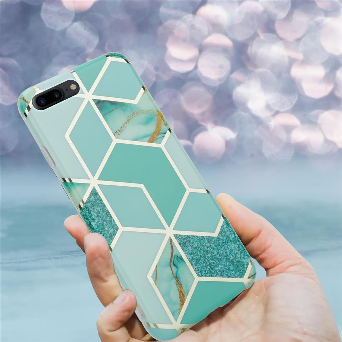 Handyhülle mit geometrischem Design. Die Hülle ist türkis und gold, gehalten von einer Hand.