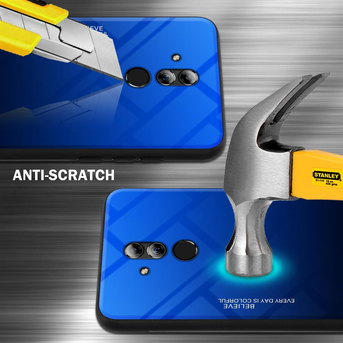 Due custodie per telefono con schermi blu. Un coltello e un martello colpiscono gli schermi.