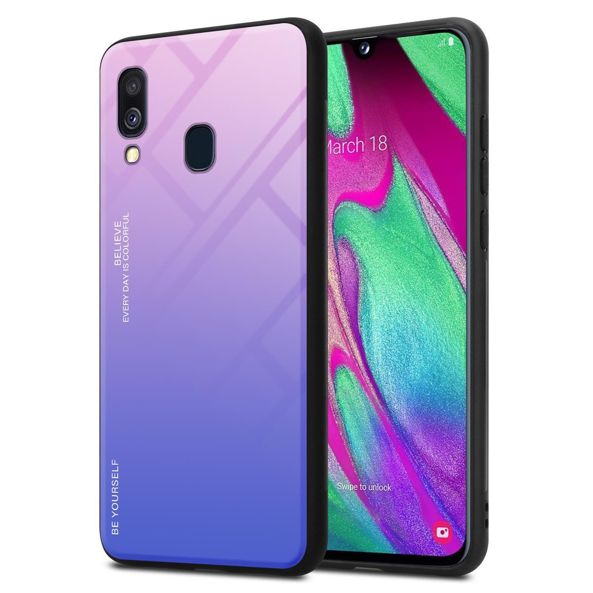 Eine Handyhülle mit Farbverlauf von Blau nach Lila, mit einem schwarzen Telefon darin.