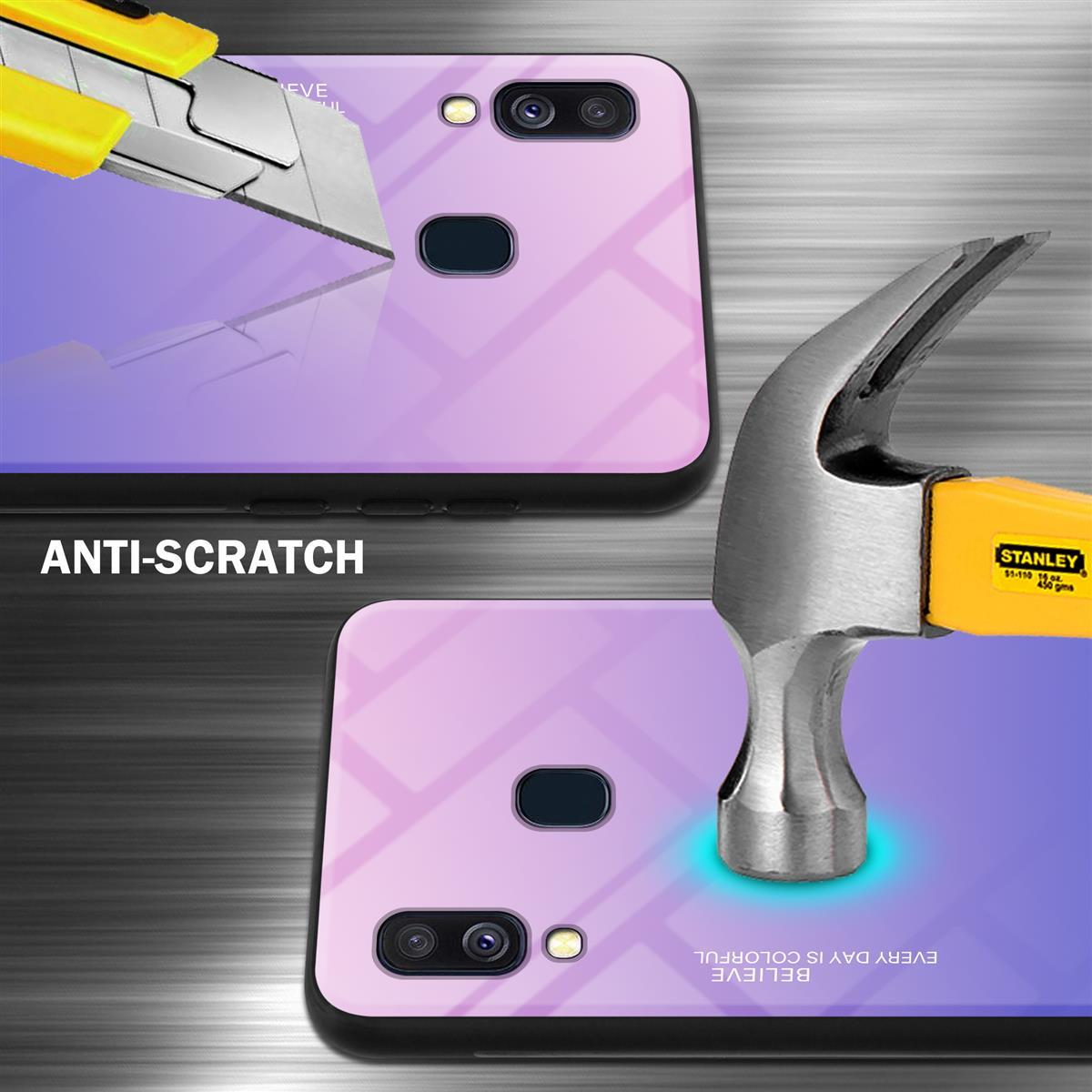 Eine Handyhülle, die von einem Messer zerkratzt und von einem Hammer getroffen wird.