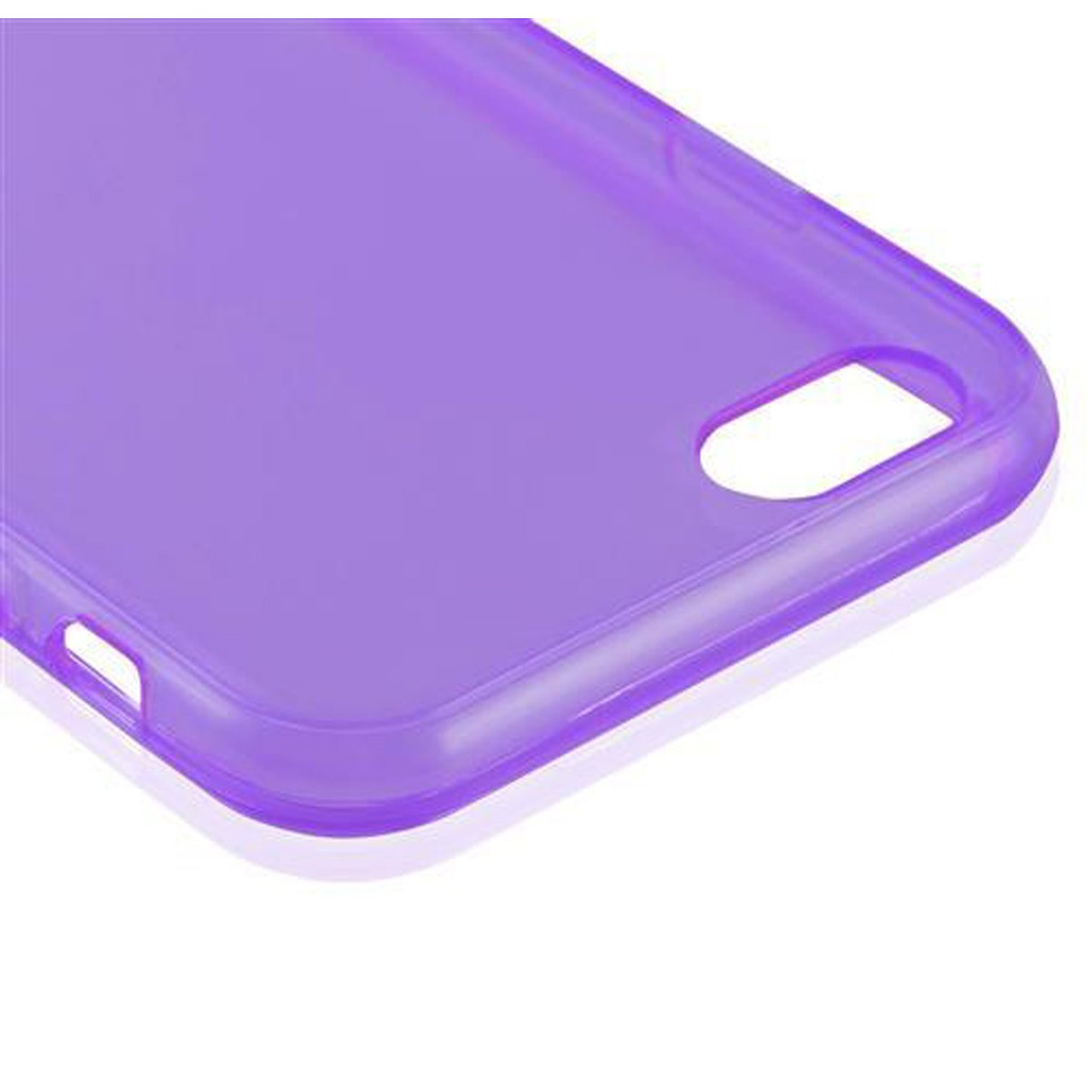 Primo piano di una custodia viola con ritagli per fotocamera e porta di ricarica. Sfondo bianco.