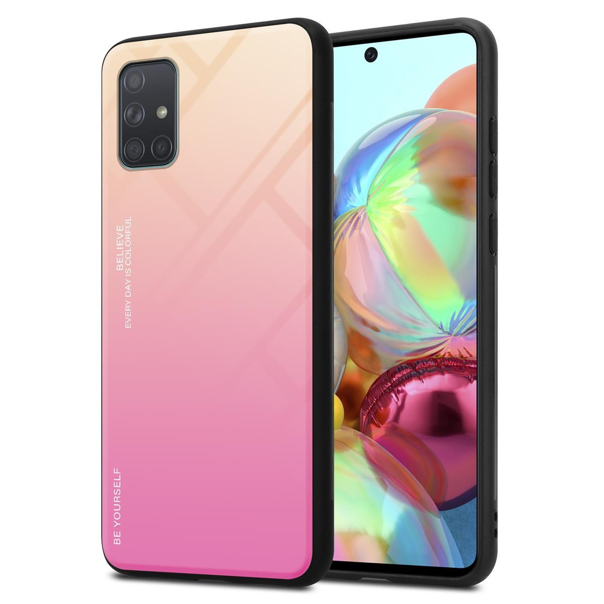 Un telefono con una custodia sfumata rosa e pesca. Lo schermo del telefono è visibile.