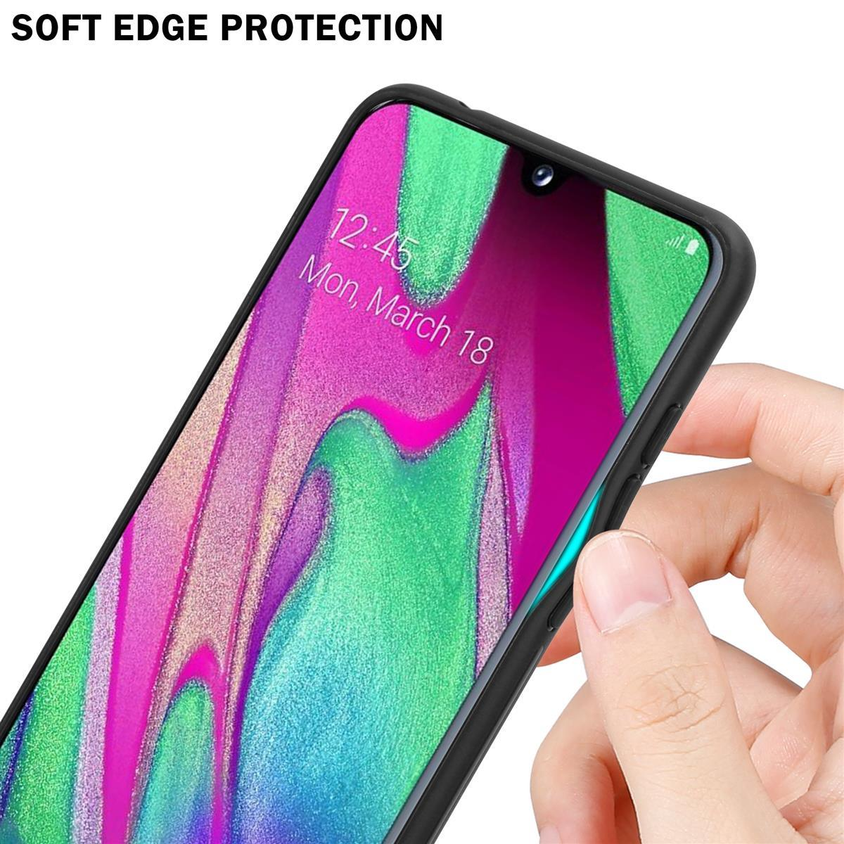 Telefon mit Hülle, die Kantenschutz zeigt, Hand hält das Telefon.