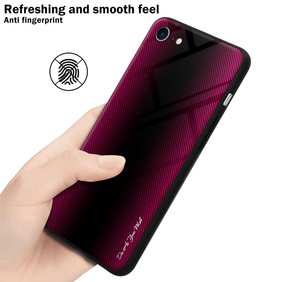 Mano che tiene un telefono con custodia sfumata viola e nera.